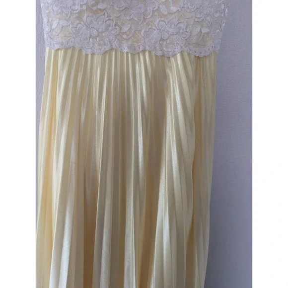 Vintage Y2K XOXO Babydoll Dress Yellow Lace Trim Pleated Slip Romantic Midi - Picture 7 of 11